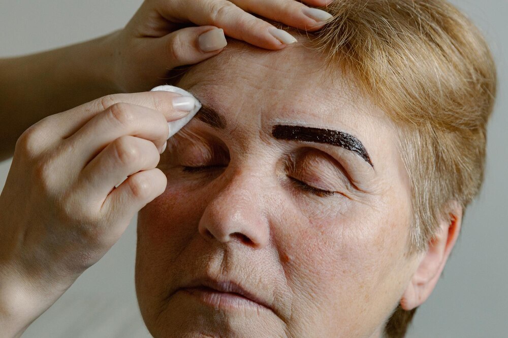 Endoscopic vs Temporal Brow Lift: Complete 2025 Guide to Modern Eyebrow Surgery Techniques, Recovery, and Results